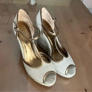 Perfect Condition Saks Fifth Avenue Avenue tan linen wedge espadrille! Size 10!